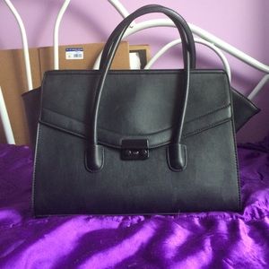 ✨SALE✨ Black handbag from forever 21