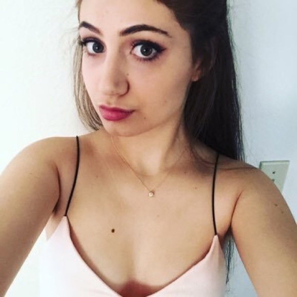 Meet your Posher, Siona - Picture 1 of 1