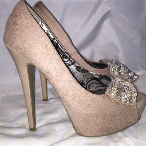 Heels - Picture 2 of 3