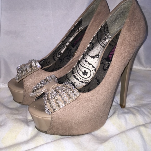 Heels - Picture 3 of 3