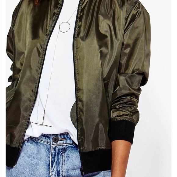 🚨TREND ALERT🚨 Lightweight Olive Bomber Jacket - Picture 2 of 3