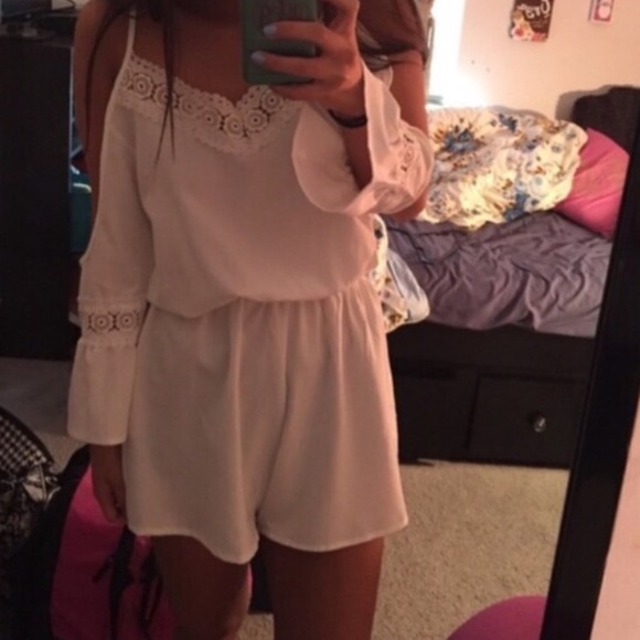 Boho / Bohemian Bell Sleeves cold shoulder romper - Picture 3 of 3
