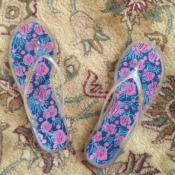 🌴LILLY PULITZER Clear flip flops🐚 - Picture 2 of 3