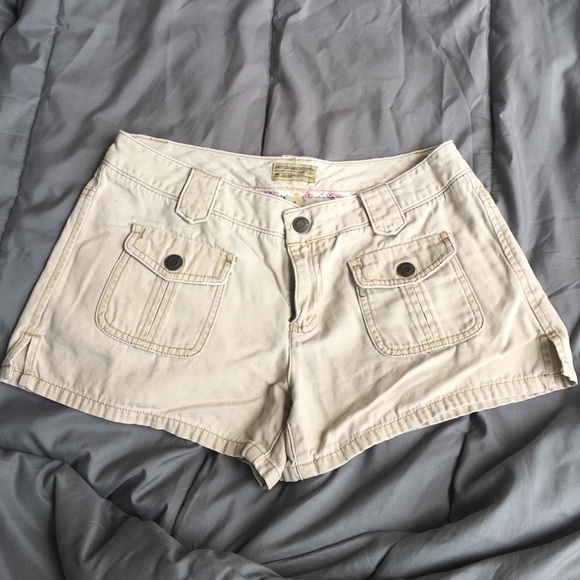 American eagle khaki shorts