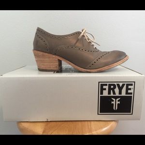 FRYE Maggie Perforated Wingtip Oxfords size 9