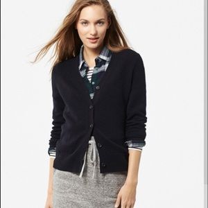 UNIQLO LAMBSWOOL V NECK CARDIGANS FOR ICTRUMAN