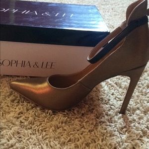 Bronze pointed toe pumps. Never worn