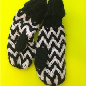 Black & White stripe mittens