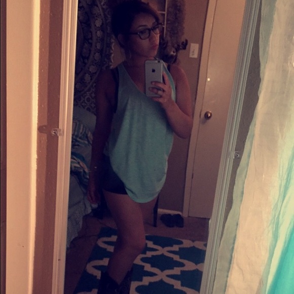 Meet your Posher, Monique