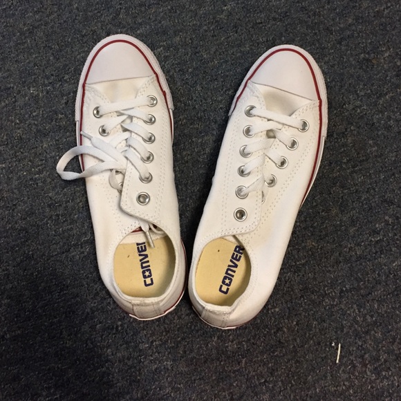 WHITE CHUCK -NEVER WORN-low tops