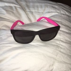 Pink vineyard vines sunglasses