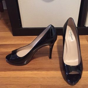 Nwot peep toe black patent leather pumps