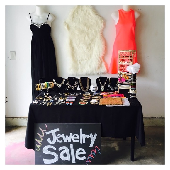 My First Outdoor Jewelry Sale!!! 7/1/16