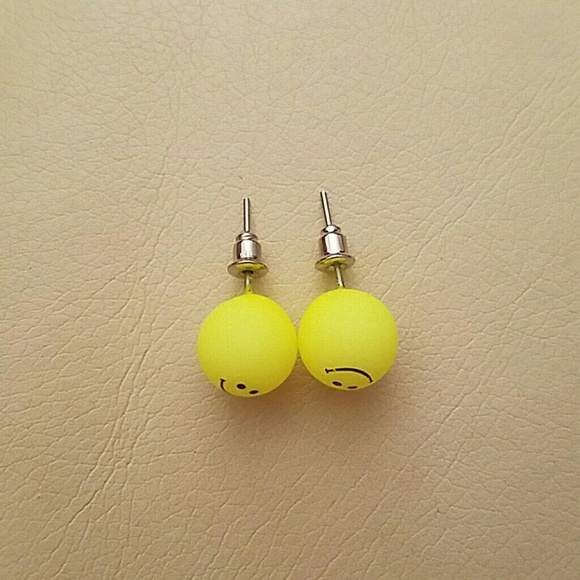 SMILEY EARRINGS - Picture 2 of 3