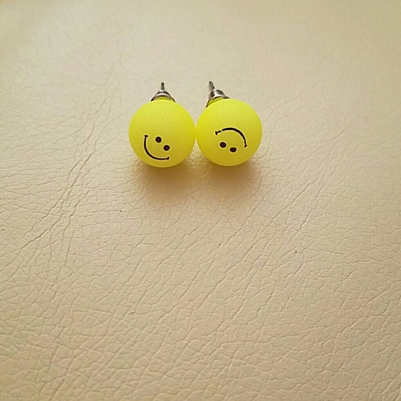 SMILEY EARRINGS - Picture 3 of 3