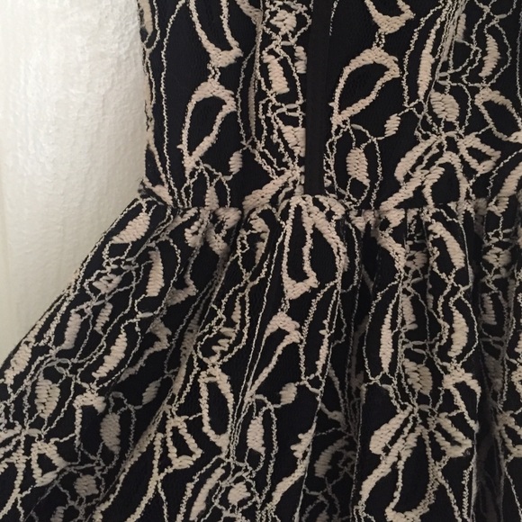 Black and White Halter Skater Dress - Picture 2 of 3