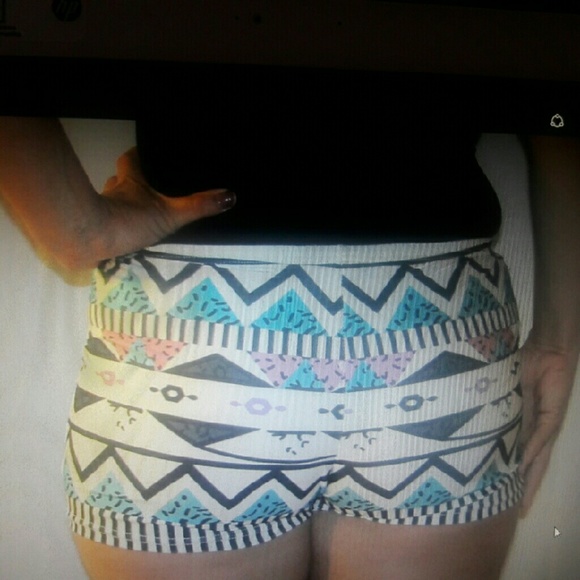 Multi colored shorts - Picture 2 of 2