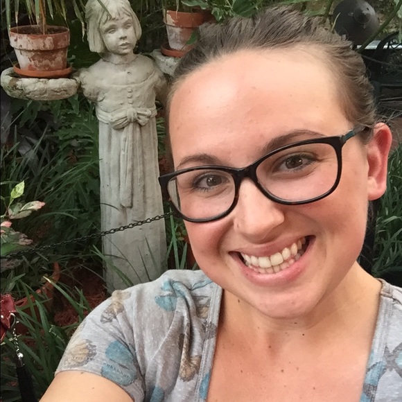 Meet your Posher, Katie - Picture 1 of 1