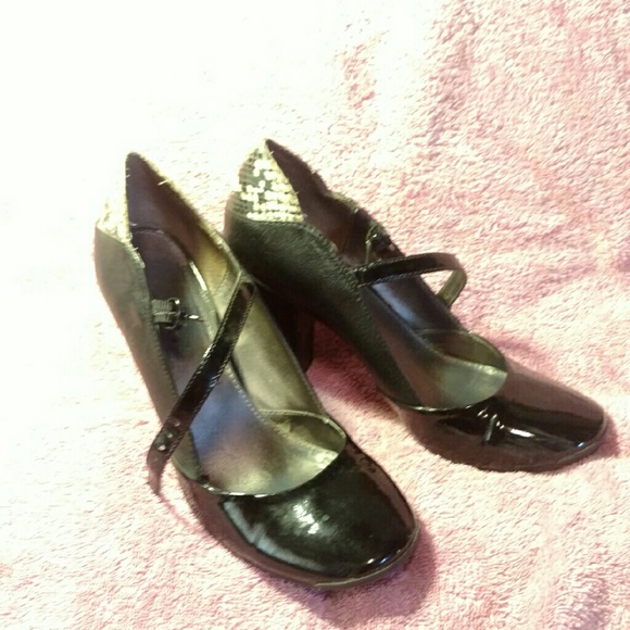 ***SOLD***Kenneth Cole Reaction ankle strap pumps