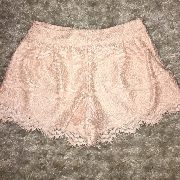 Size XS forever 21 lace shorts - Picture 1 of 3