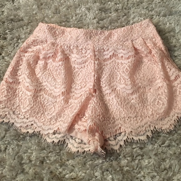 Size XS forever 21 lace shorts - Picture 2 of 3