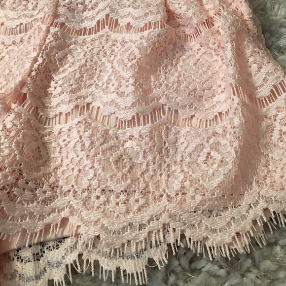 Size XS forever 21 lace shorts - Picture 3 of 3