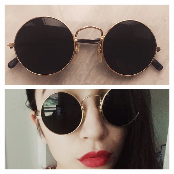 Accessories - Vintage Frames 😎
