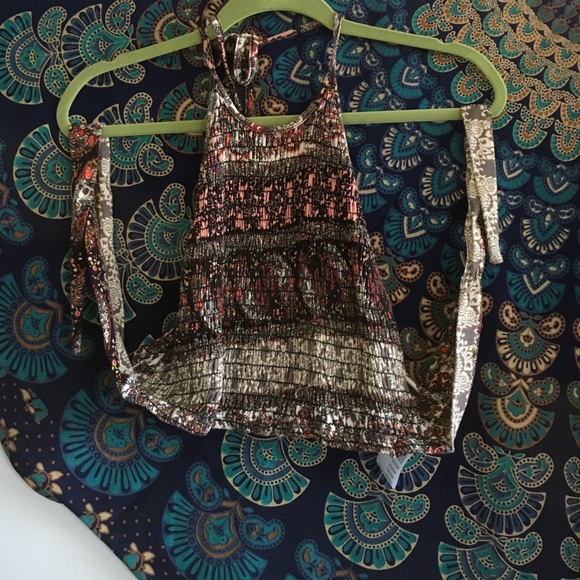 GOOD WILL TOMORROW. LAST CHANCE!💕 Halter crop