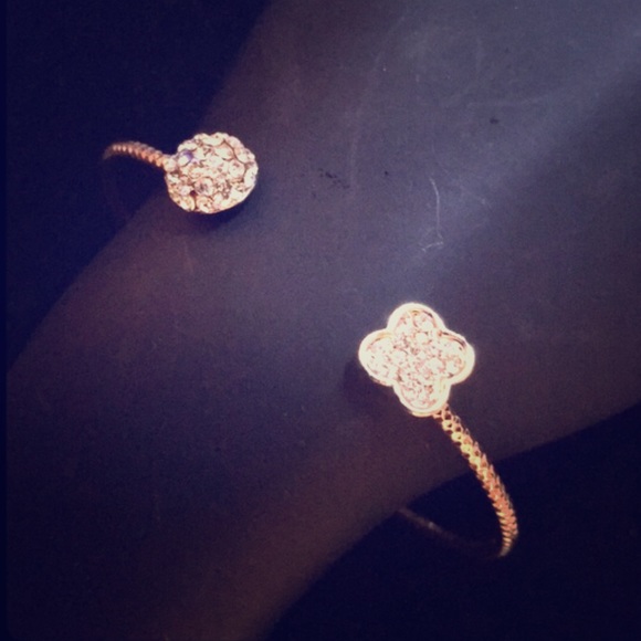 T&J Designs Jewelry - Rose Gold Plated 4 Leaf Clover Bangle