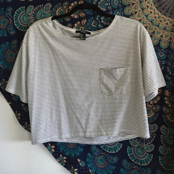 Crop tee with pocket and shorts❤️