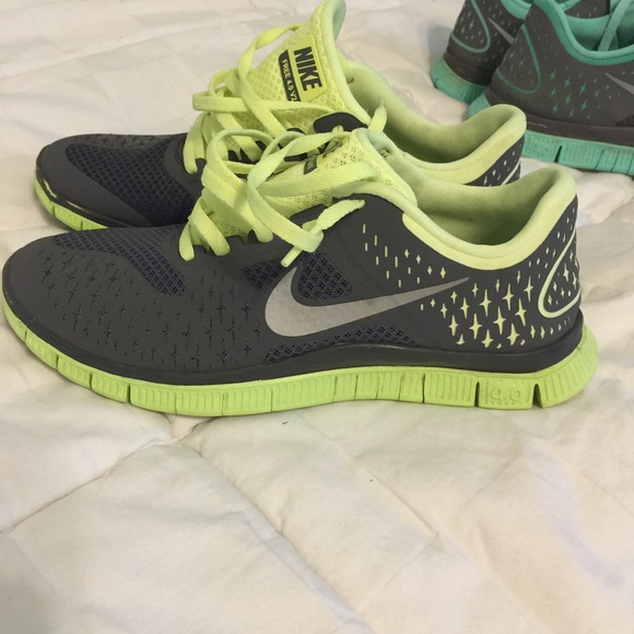 Size 7 nike 4.0