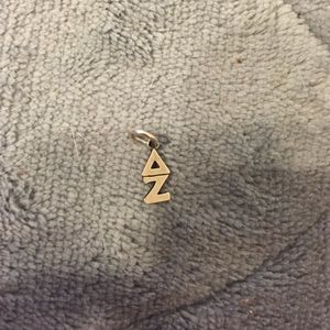 Delta Zeta drop: James Avery