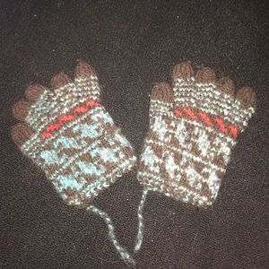 Crochet winter gloves