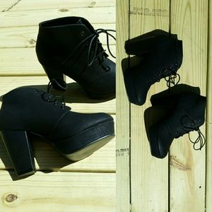 Black heels 😍
