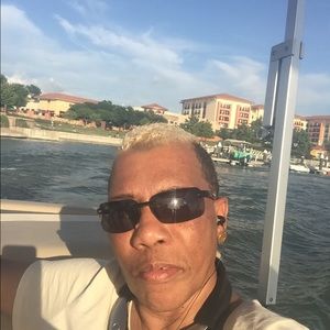 Meet your Posher, Earlette