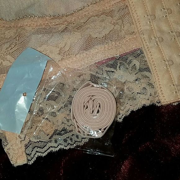 Peach colored bandeu - Picture 3 of 4