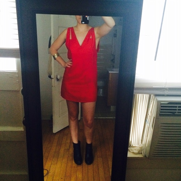 Red Silk Cut out shift dress from Urban Outfitters - Picture 1 of 4