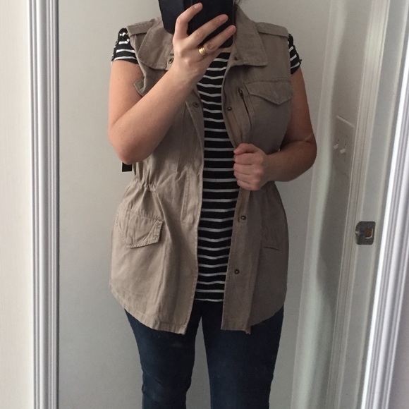 β’Utility Vestβ’ - Picture 4 of 4