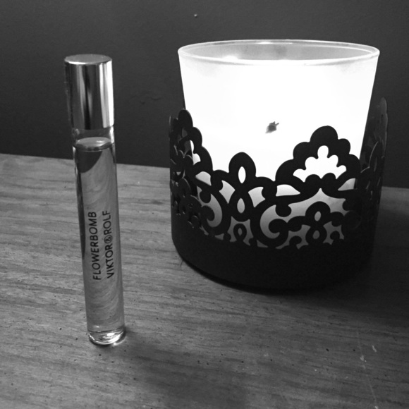 Flower Bomb by Viktor Rolf Roll-on Travel perfume