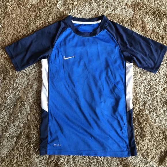 Boy's Nike dry fit shirt