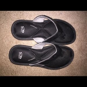 Black cushioned sandals