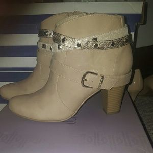 Heel boots