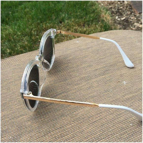 SILVER ONLY! Clear Frame Reflector Mirror Sunnies - Picture 4 of 4
