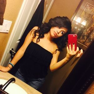 Meet your Posher, Danae