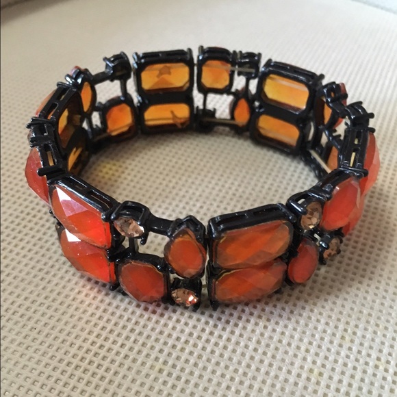 Beautiful Orange Glass Bracelet🍁