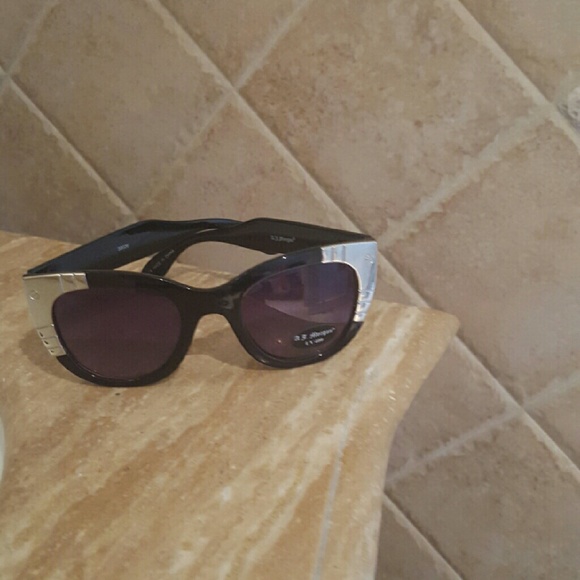 Aj Morgan Sunglasses. - image 3