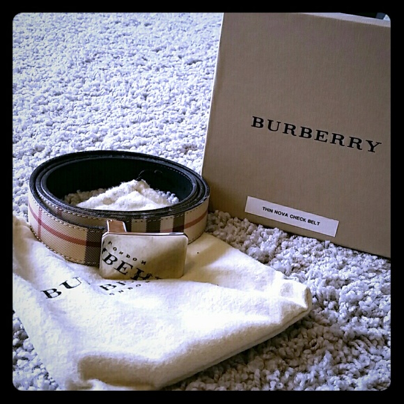 Burberry Accessories - Auth burberry nova check belt