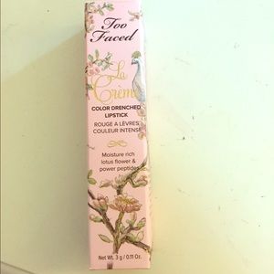 Too Faced La Creme Lipstick- Ursula