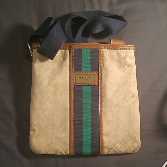 Tommy Hilfiger shoulder/crossbody bag.
