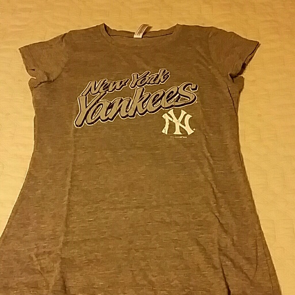 Womens ny Yankee fitted tshirt